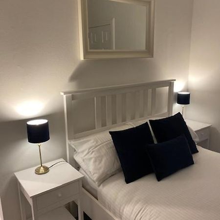 Glenfinnan - Two Bedroom Apartment 던펌린 외부 사진