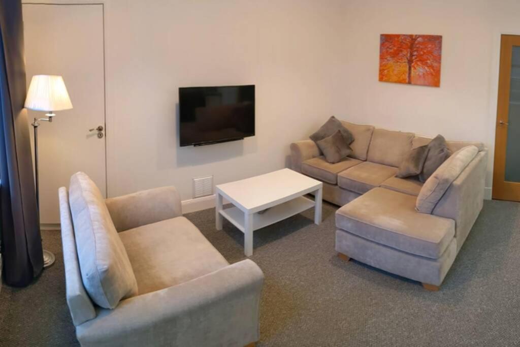 Glenfinnan - Two Bedroom Apartment 던펌린 외부 사진