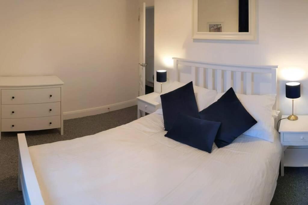 Glenfinnan - Two Bedroom Apartment 던펌린 외부 사진