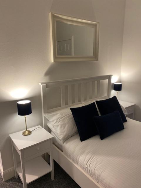 Glenfinnan - Two Bedroom Apartment 던펌린 외부 사진