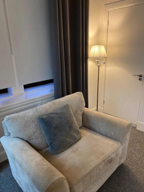 Glenfinnan - Two Bedroom Apartment 던펌린 외부 사진